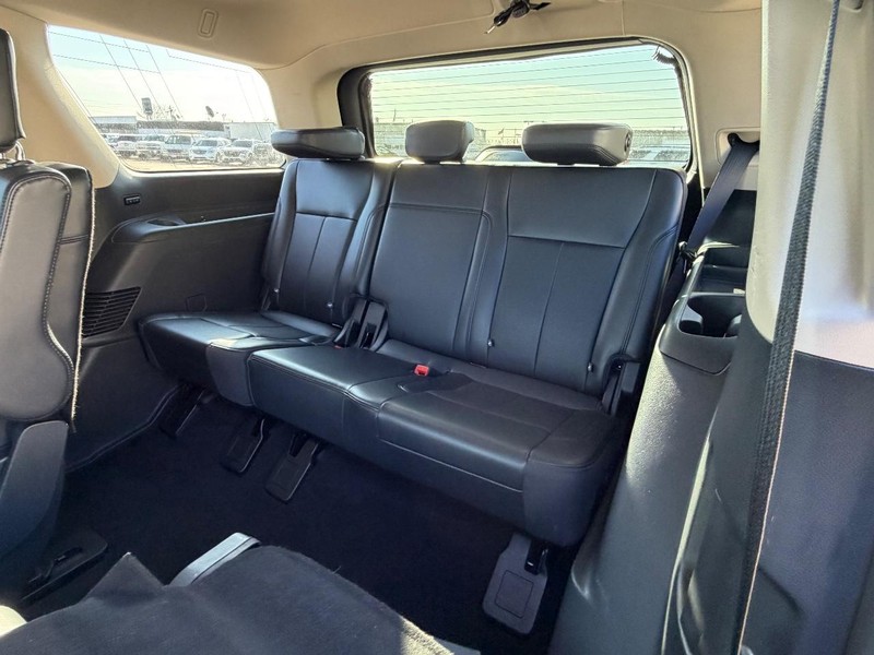 Ford Expedition Vehicle Full-screen Gallery Image 8