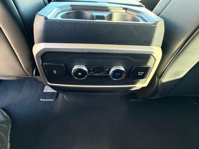 Ford Expedition Vehicle Full-screen Gallery Image 10