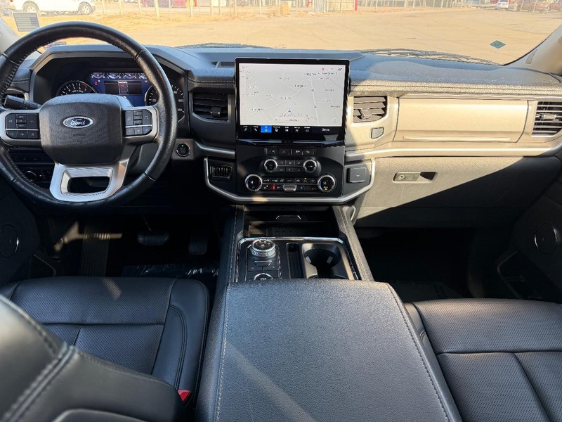 Ford Expedition Vehicle Full-screen Gallery Image 11