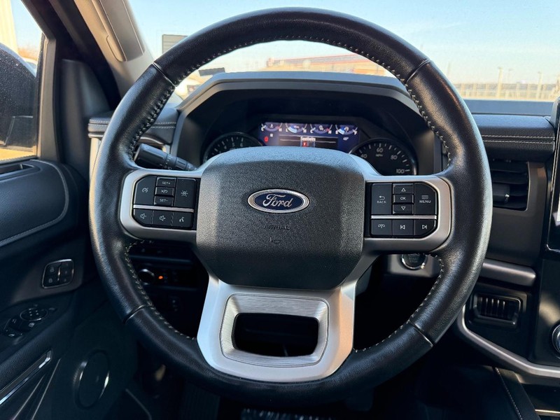 Ford Expedition Vehicle Full-screen Gallery Image 12