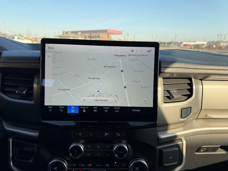 Ford Expedition Vehicle Full-screen Gallery Image 15