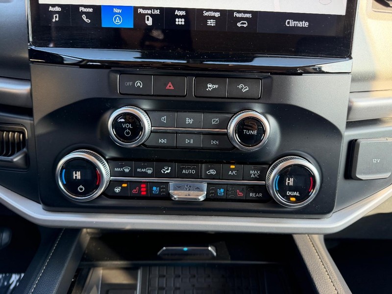 Ford Expedition Vehicle Full-screen Gallery Image 16