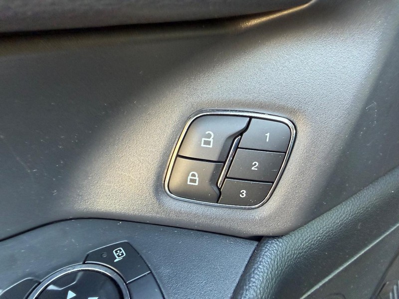 Ford Expedition Vehicle Full-screen Gallery Image 21