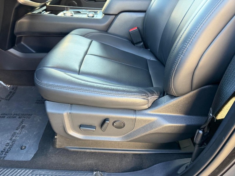 Ford Expedition Vehicle Full-screen Gallery Image 22