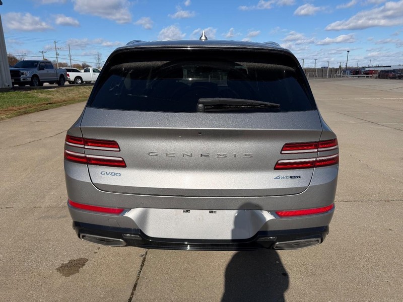 Genesis GV80 Vehicle Full-screen Gallery Image 4