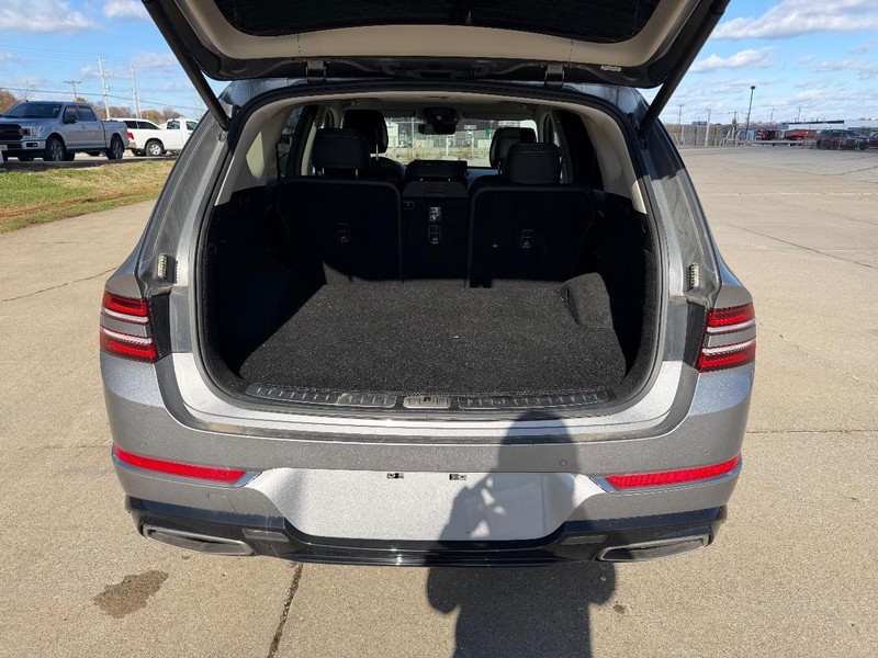 Genesis GV80 Vehicle Full-screen Gallery Image 5