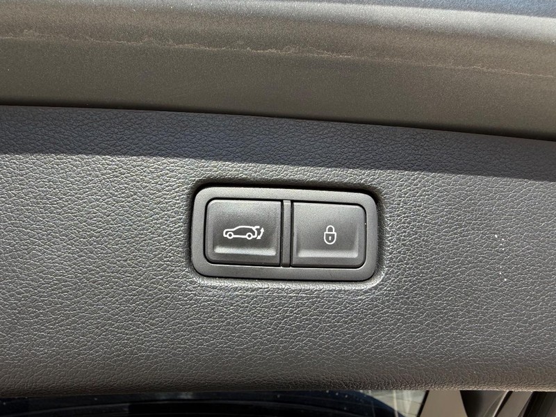 Genesis GV80 Vehicle Full-screen Gallery Image 6