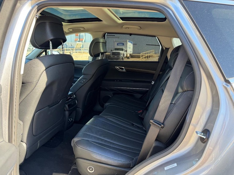 Genesis GV80 Vehicle Full-screen Gallery Image 8