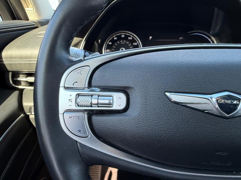 Genesis GV80 Vehicle Full-screen Gallery Image 12