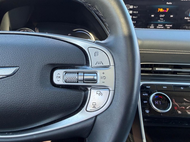 Genesis GV80 Vehicle Full-screen Gallery Image 13