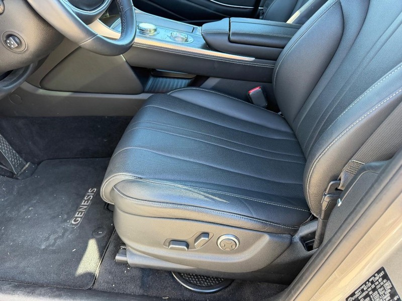 Genesis GV80 Vehicle Full-screen Gallery Image 20