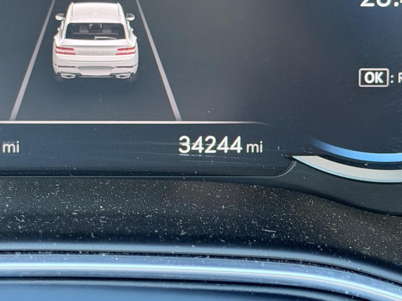 Genesis GV80 Vehicle Full-screen Gallery Image 21