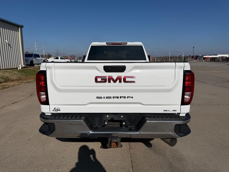GMC Sierra 2500HD Vehicle Full-screen Gallery Image 4