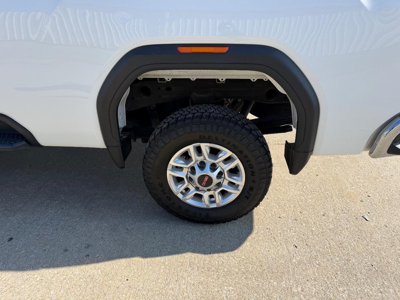 GMC Sierra 2500HD Vehicle Full-screen Gallery Image 6