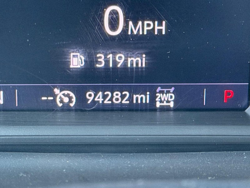 GMC Sierra 2500HD Vehicle Full-screen Gallery Image 17