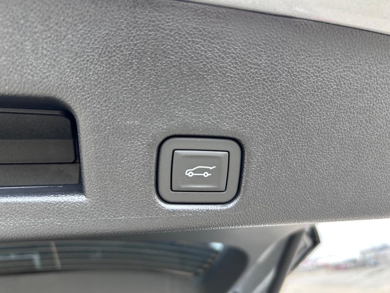 Buick Enclave Vehicle Full-screen Gallery Image 6