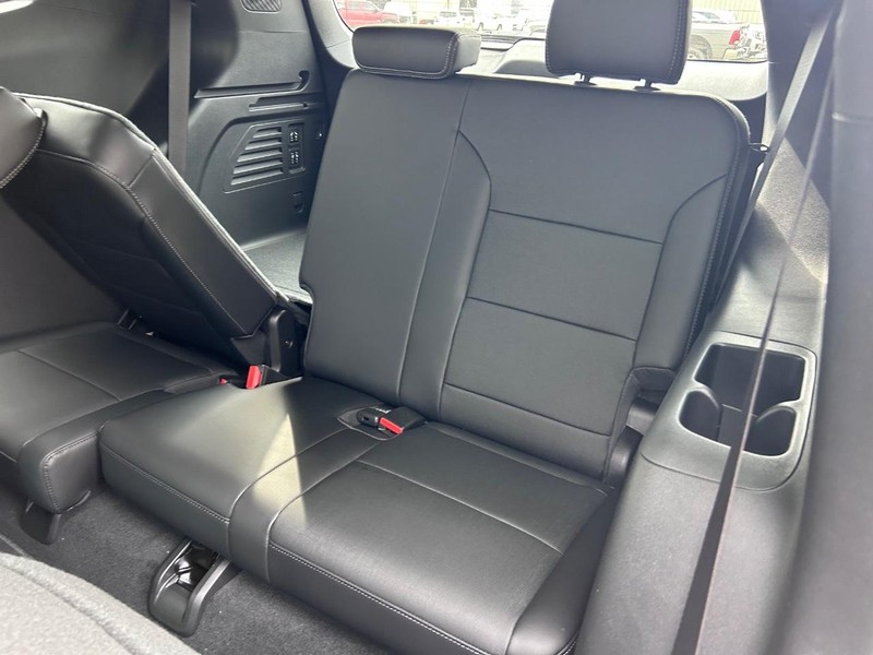 Buick Enclave Vehicle Full-screen Gallery Image 8