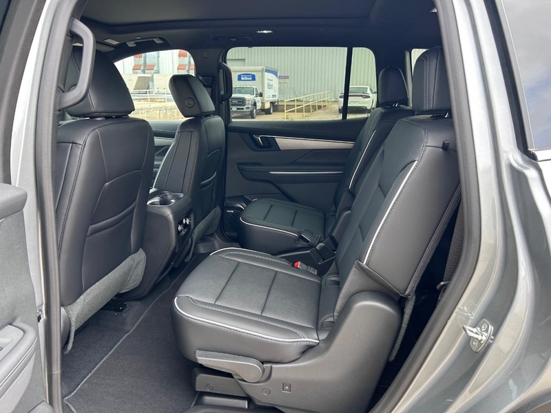 Buick Enclave Vehicle Full-screen Gallery Image 9