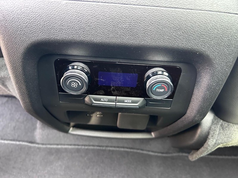 Buick Enclave Vehicle Full-screen Gallery Image 10