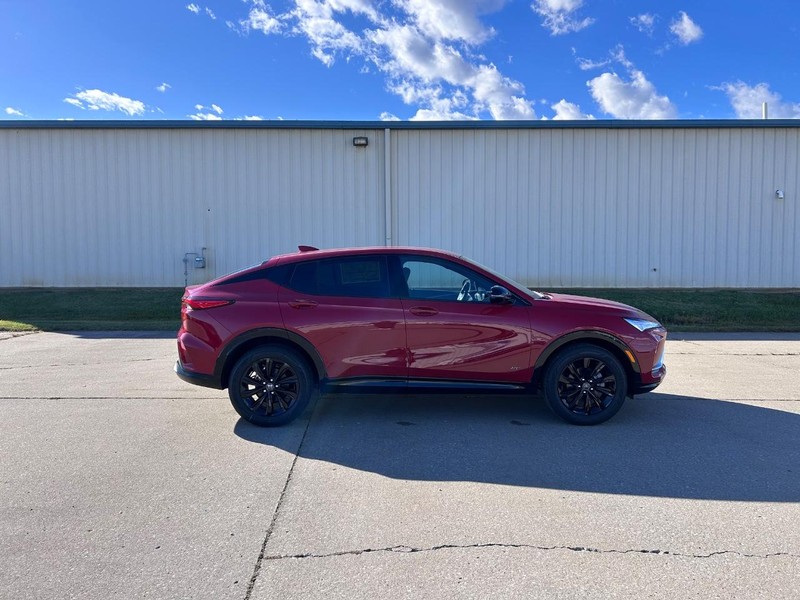 Buick Envista Vehicle Full-screen Gallery Image 2