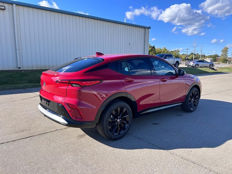 Buick Envista Vehicle Full-screen Gallery Image 3