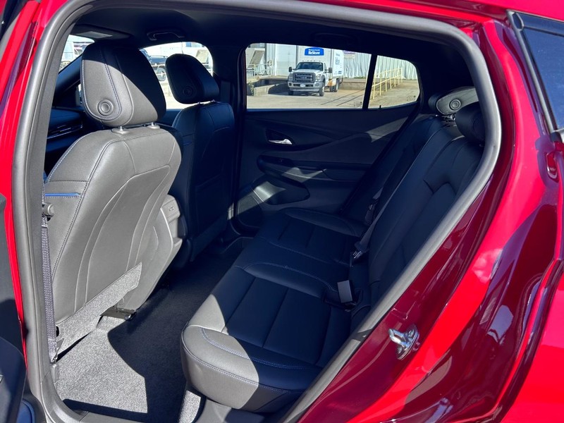 Buick Envista Vehicle Full-screen Gallery Image 8
