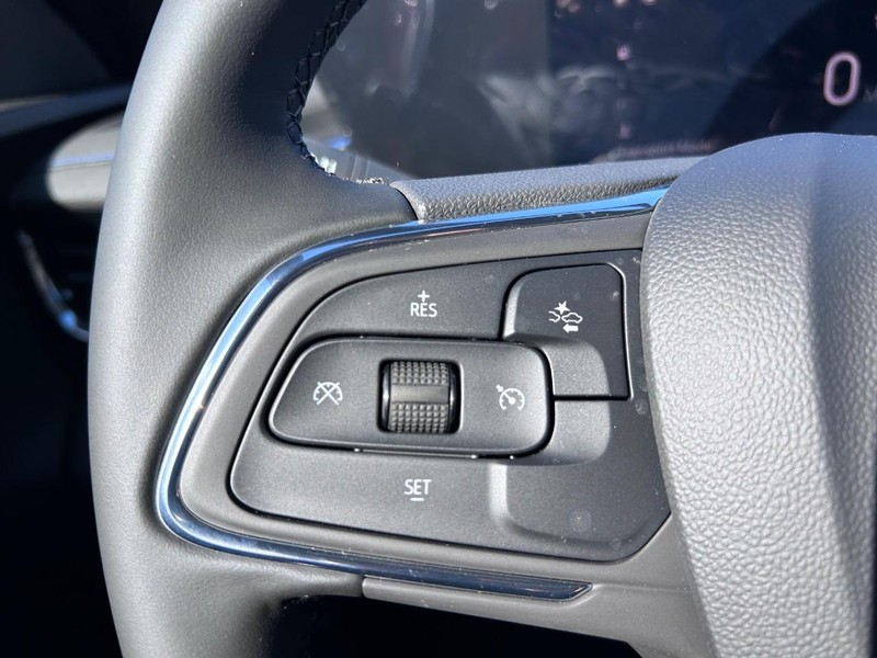 Buick Envista Vehicle Full-screen Gallery Image 11