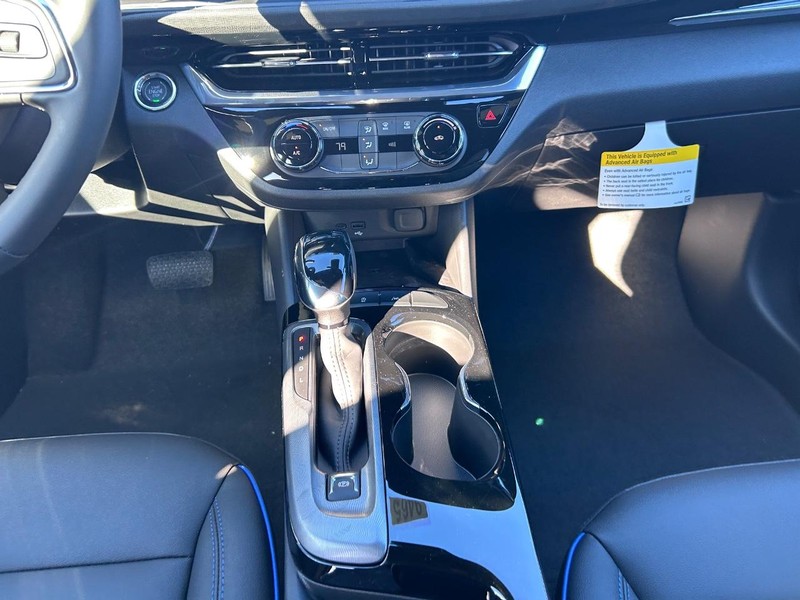 Buick Envista Vehicle Full-screen Gallery Image 15