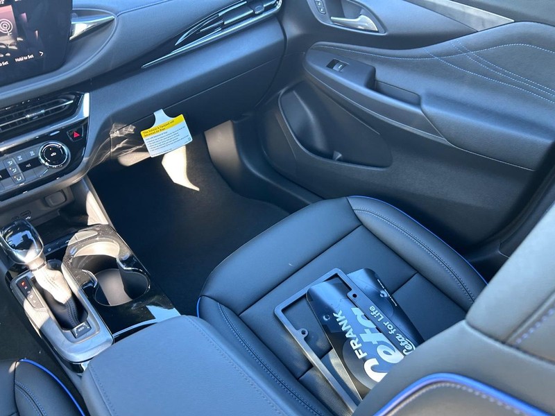 Buick Envista Vehicle Full-screen Gallery Image 16