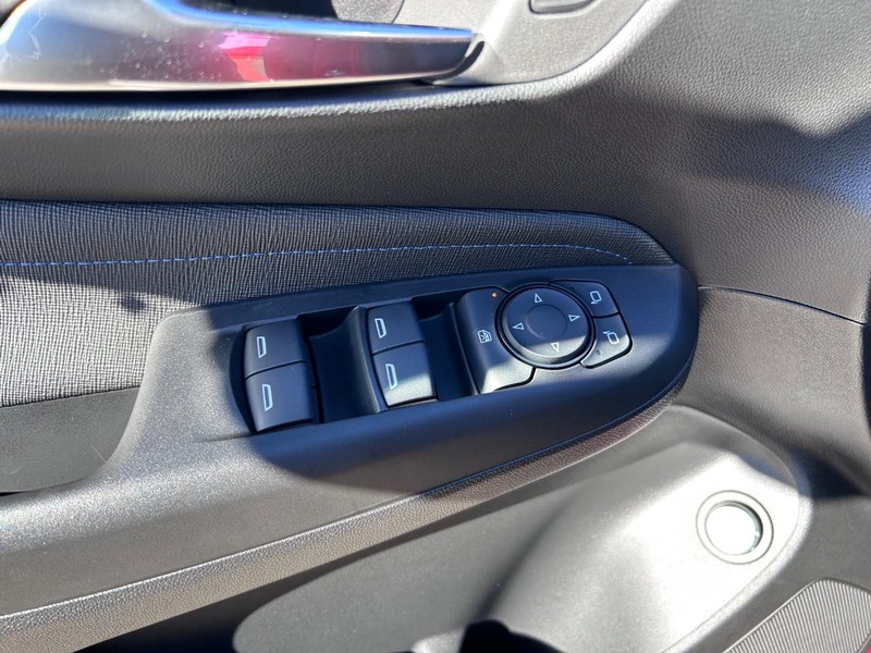 Buick Envista Vehicle Full-screen Gallery Image 17