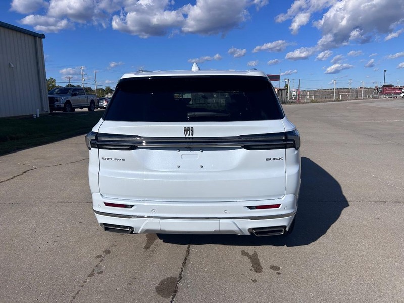 Buick Enclave Vehicle Full-screen Gallery Image 4