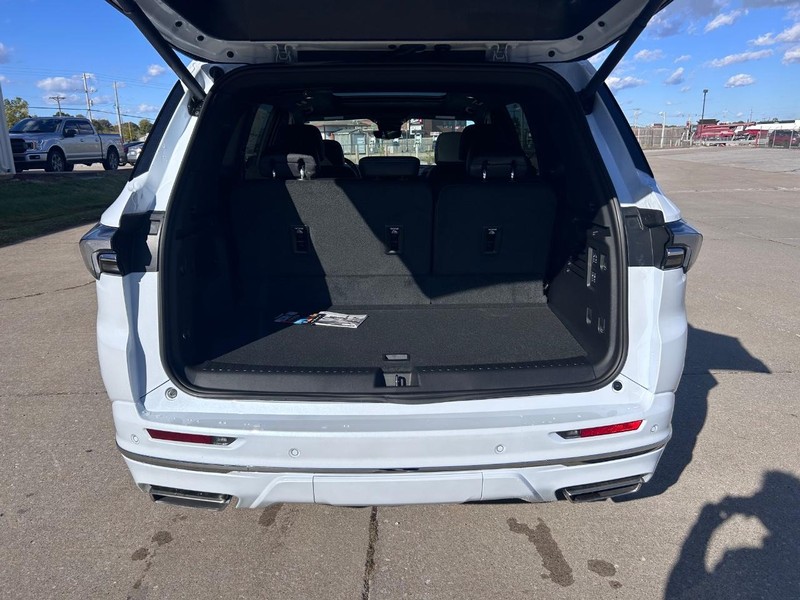 Buick Enclave Vehicle Full-screen Gallery Image 5