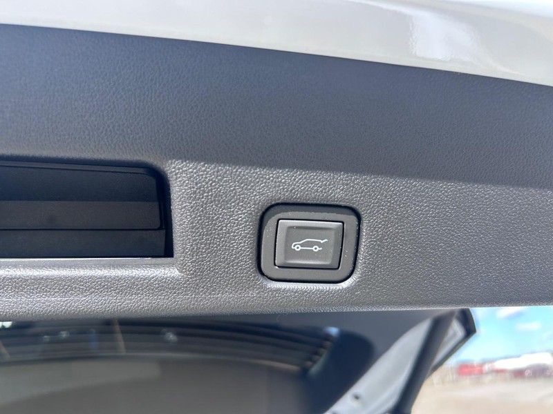 Buick Enclave Vehicle Full-screen Gallery Image 6