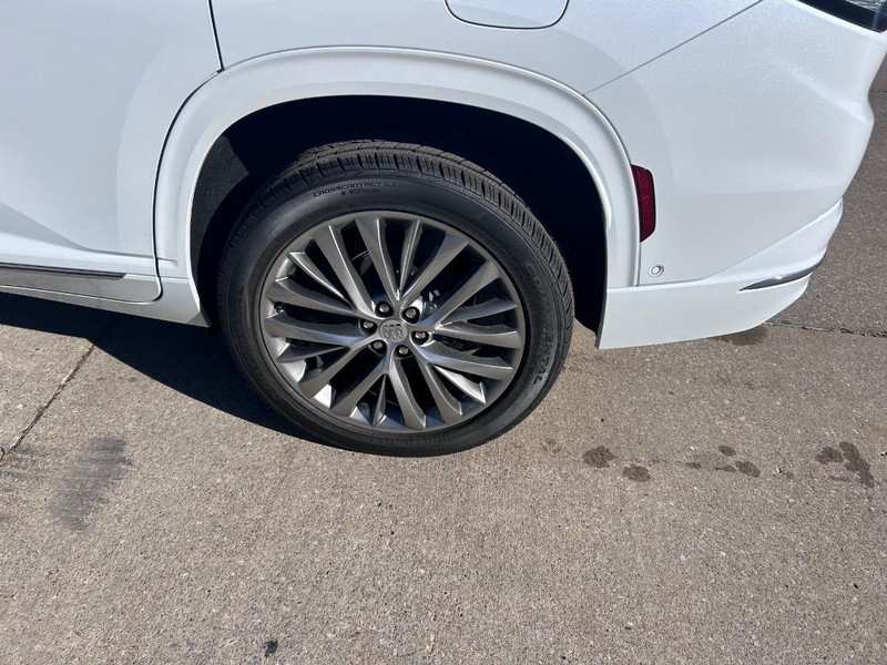 Buick Enclave Vehicle Full-screen Gallery Image 7