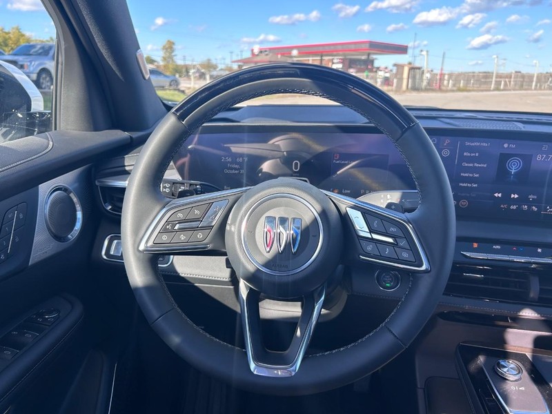 Buick Enclave Vehicle Full-screen Gallery Image 13