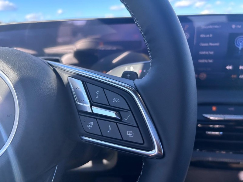 Buick Enclave Vehicle Full-screen Gallery Image 15