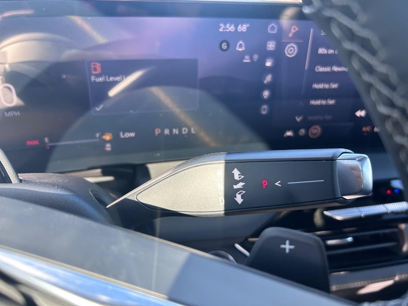 Buick Enclave Vehicle Full-screen Gallery Image 16