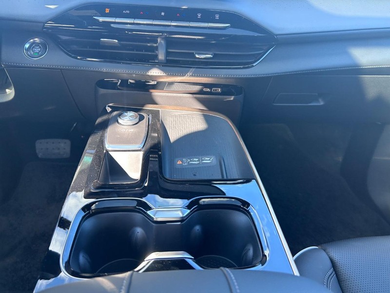 Buick Enclave Vehicle Full-screen Gallery Image 18