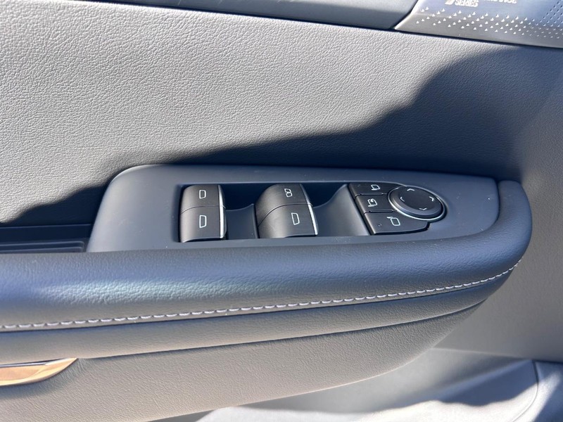 Buick Enclave Vehicle Full-screen Gallery Image 20