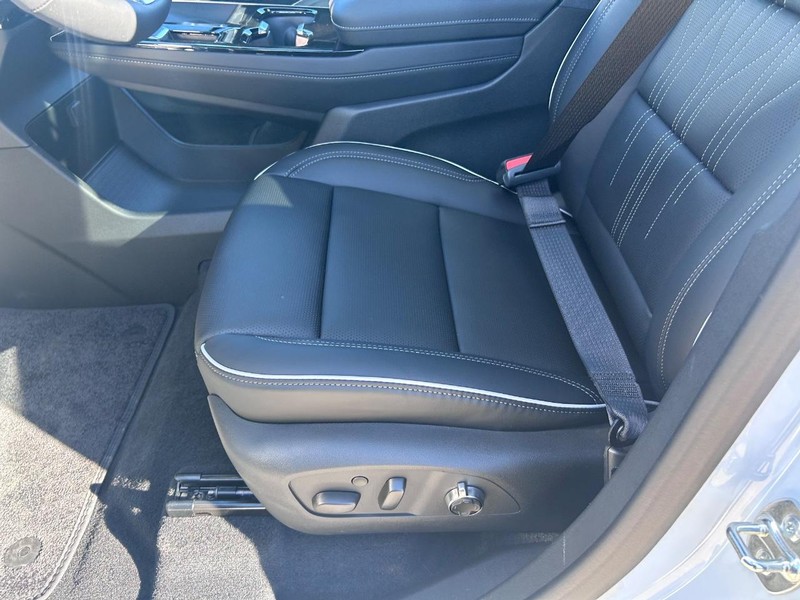 Buick Enclave Vehicle Full-screen Gallery Image 22