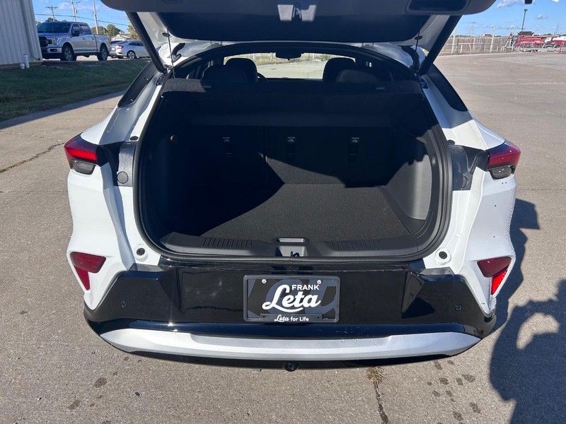 Buick Envista Vehicle Full-screen Gallery Image 5