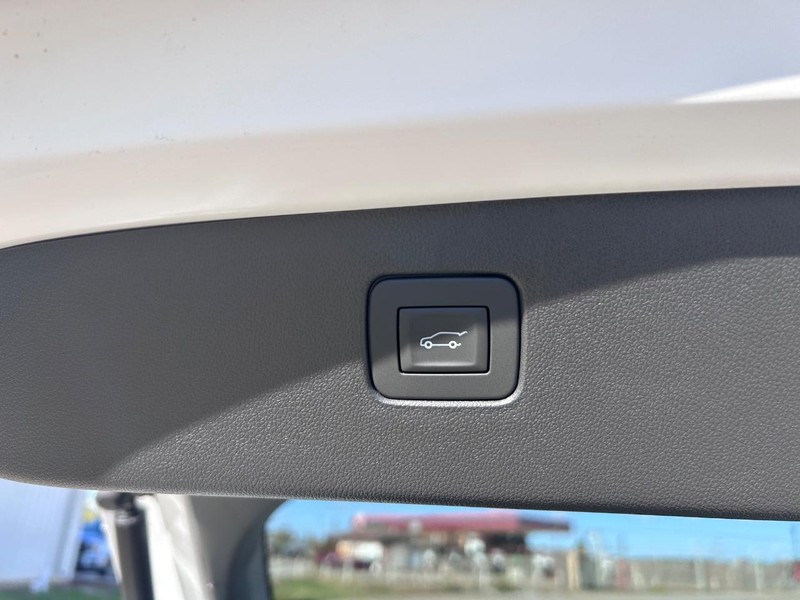 Buick Envista Vehicle Full-screen Gallery Image 6