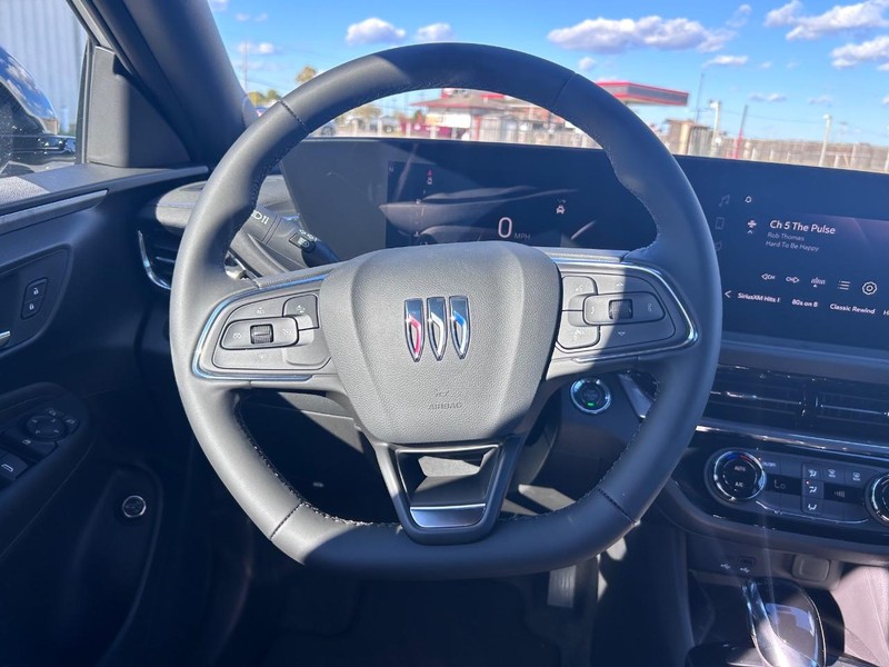 Buick Envista Vehicle Full-screen Gallery Image 10