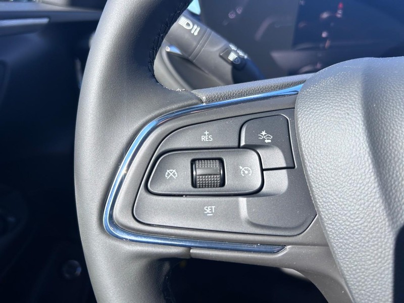 Buick Envista Vehicle Full-screen Gallery Image 11