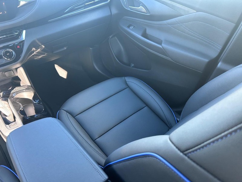 Buick Envista Vehicle Full-screen Gallery Image 16