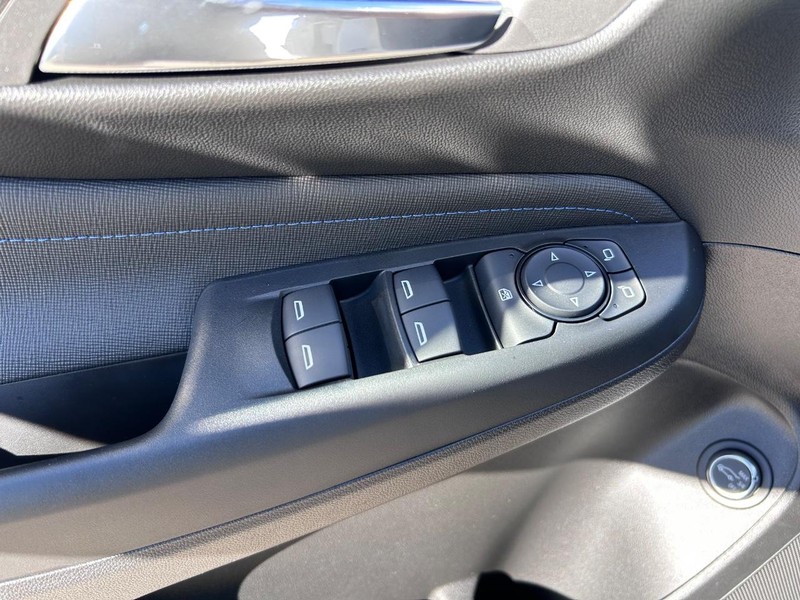 Buick Envista Vehicle Full-screen Gallery Image 17