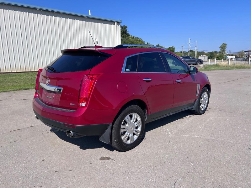 Cadillac SRX Vehicle Full-screen Gallery Image 3