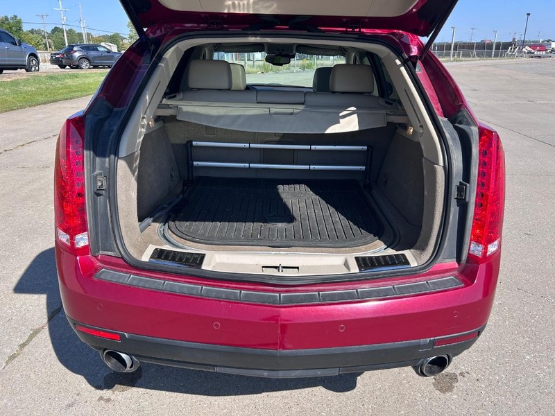 Cadillac SRX Vehicle Full-screen Gallery Image 5