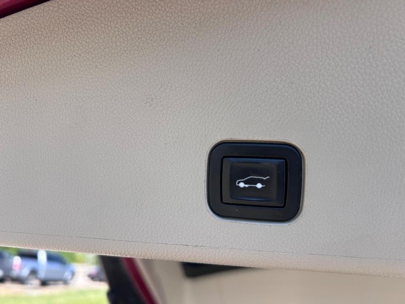 Cadillac SRX Vehicle Full-screen Gallery Image 6