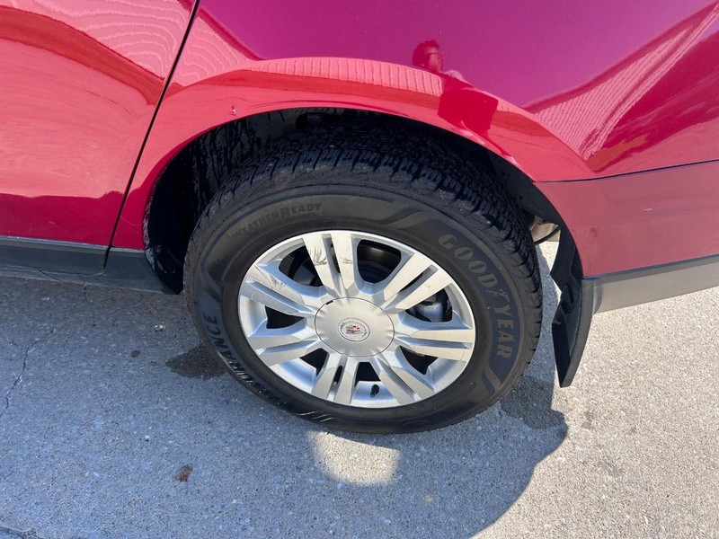 Cadillac SRX Vehicle Full-screen Gallery Image 7